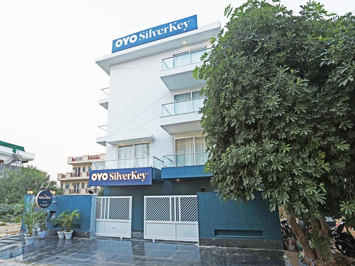 Oyo Flagship Santhi Grand Hotel Vijayawada Exterior photo