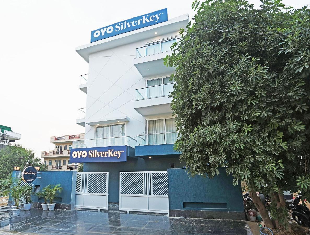 Oyo Flagship Santhi Grand Hotel Vijayawada Exterior photo